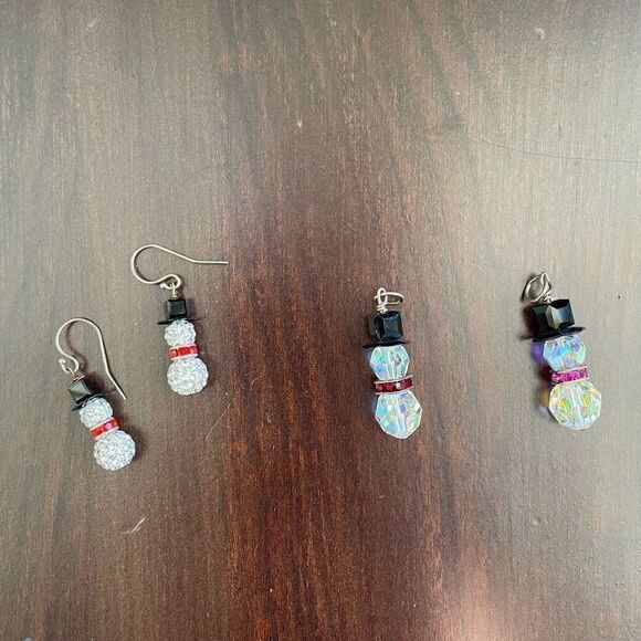 Earrings 2 Pendants Beaded Snowman - Picture 1 of 4